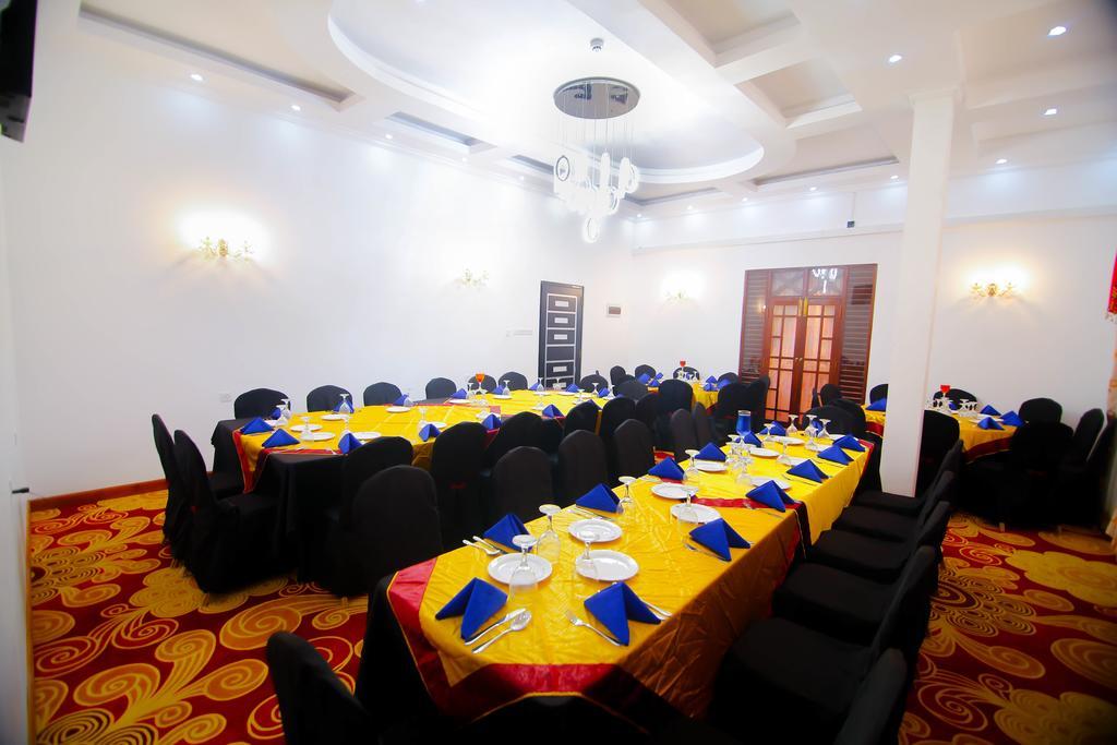 Hotel White House Anuradhapura Bagian luar foto