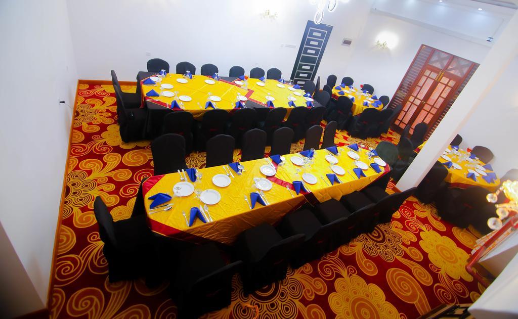 Hotel White House Anuradhapura Bagian luar foto