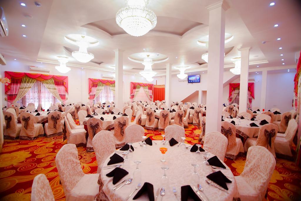 Hotel White House Anuradhapura Bagian luar foto