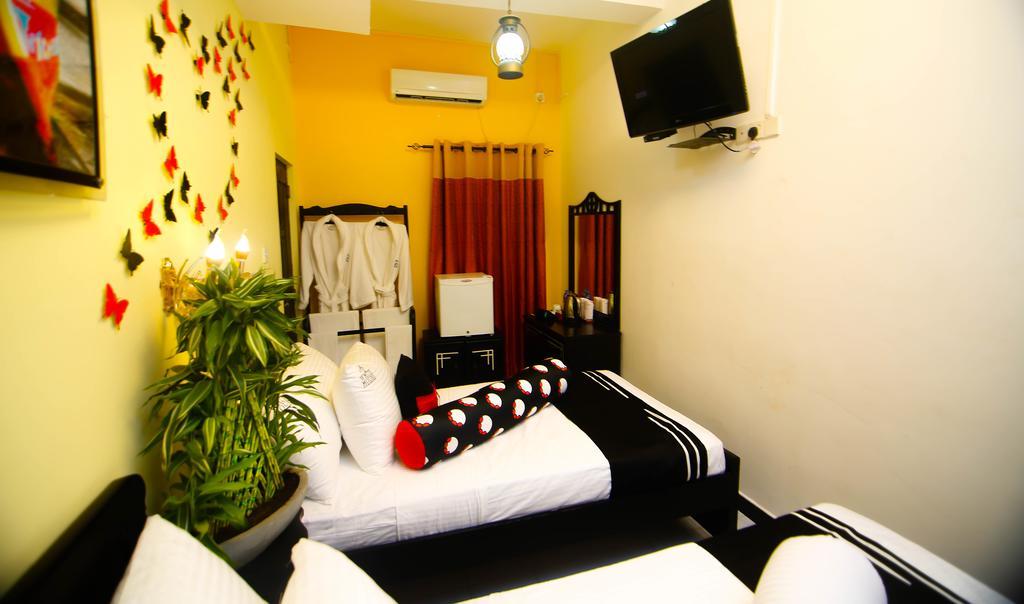 Hotel White House Anuradhapura Bagian luar foto