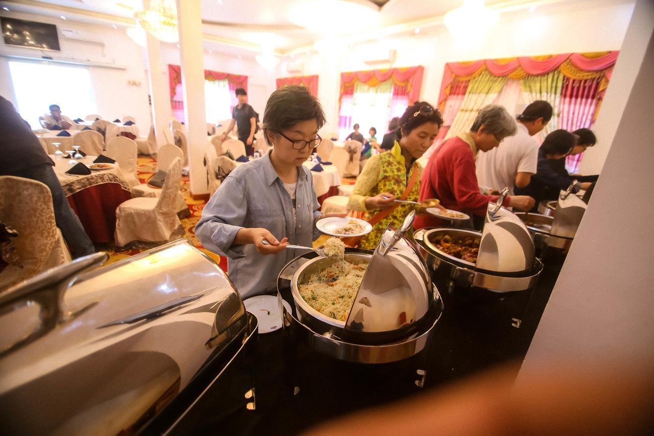 Hotel White House Anuradhapura Bagian luar foto
