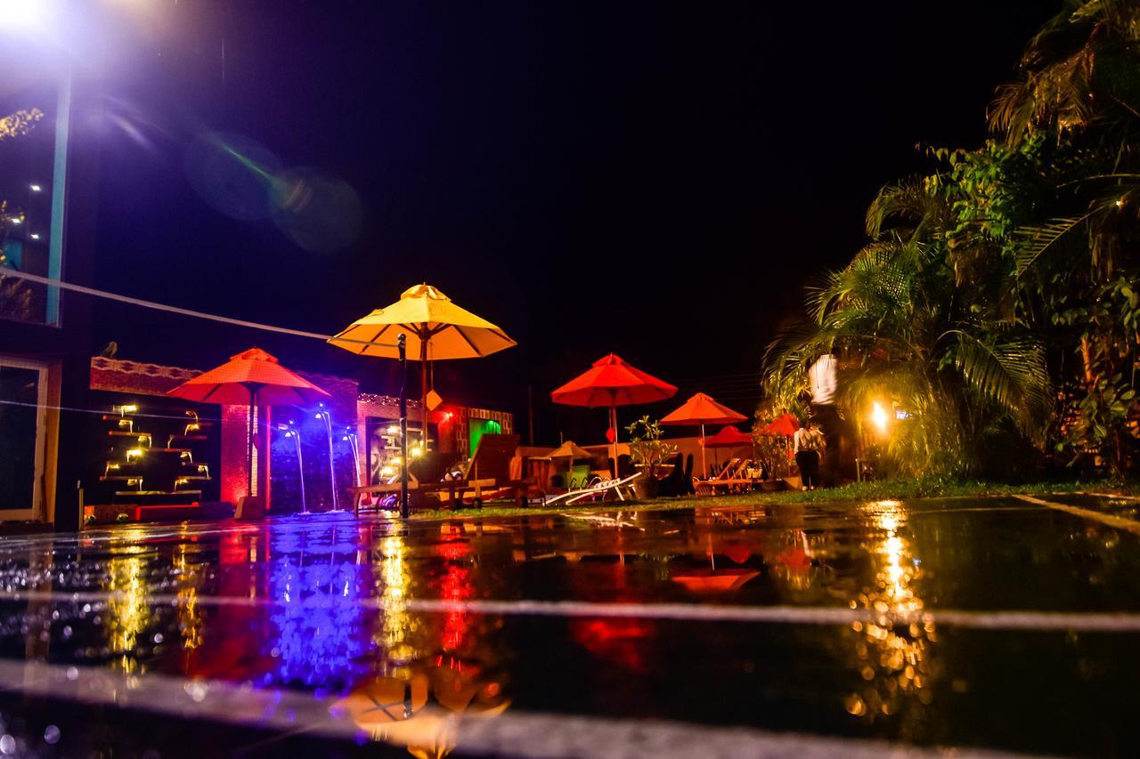 Hotel White House Anuradhapura Bagian luar foto