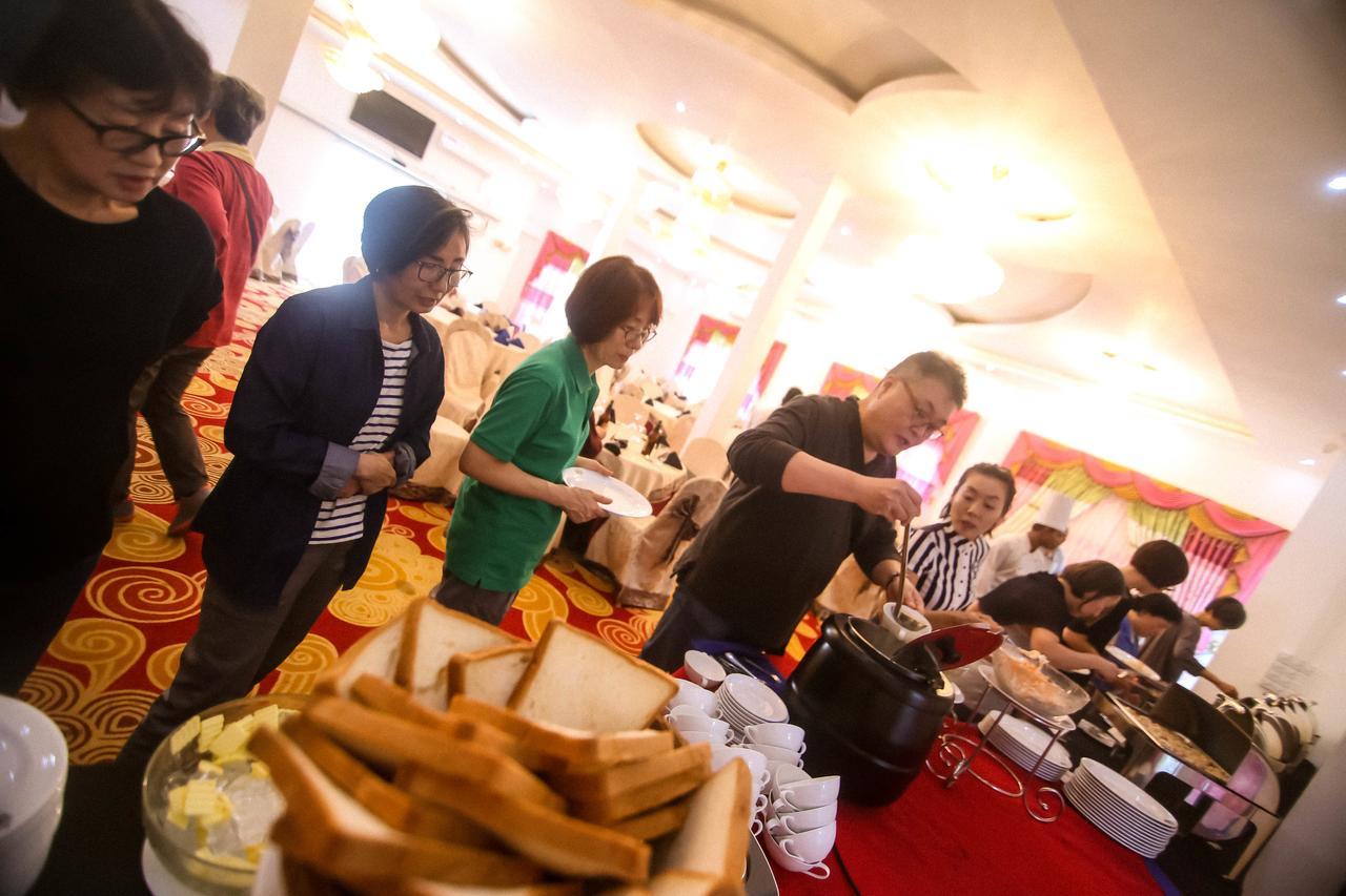 Hotel White House Anuradhapura Bagian luar foto